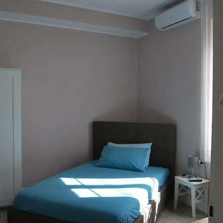 Bassa Oda ve Kahvaltı 3*